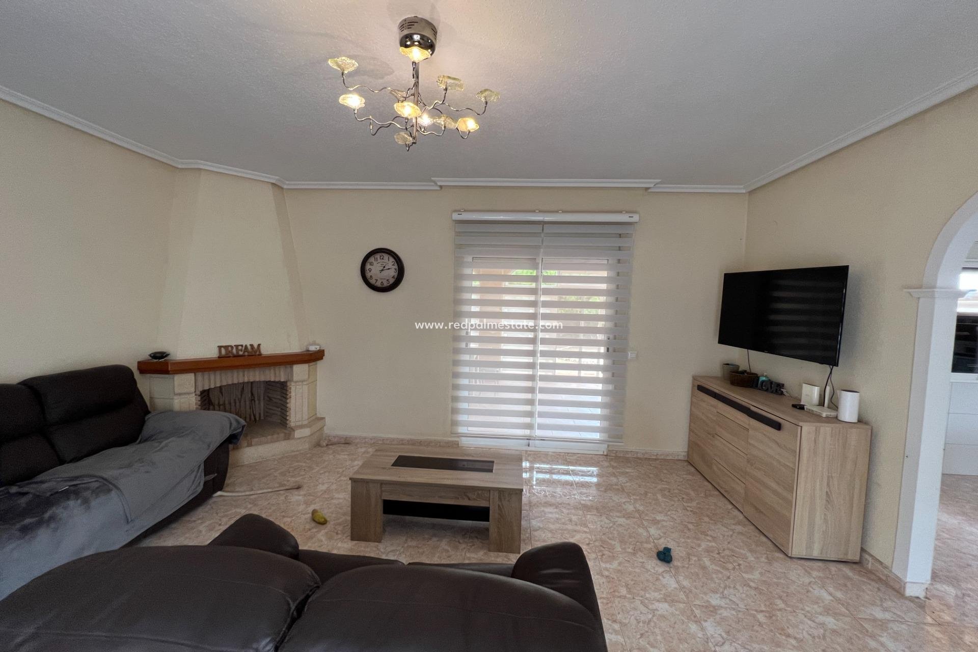 Resale - Villa -
Dolores - Cmno. Escorredor