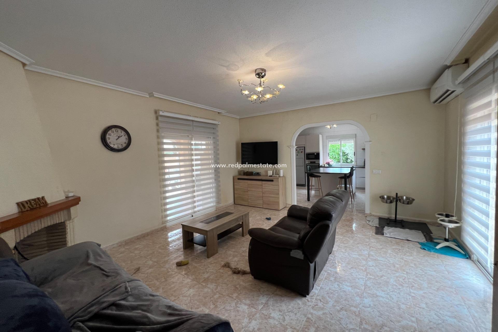 Resale - Villa -
Dolores - Cmno. Escorredor