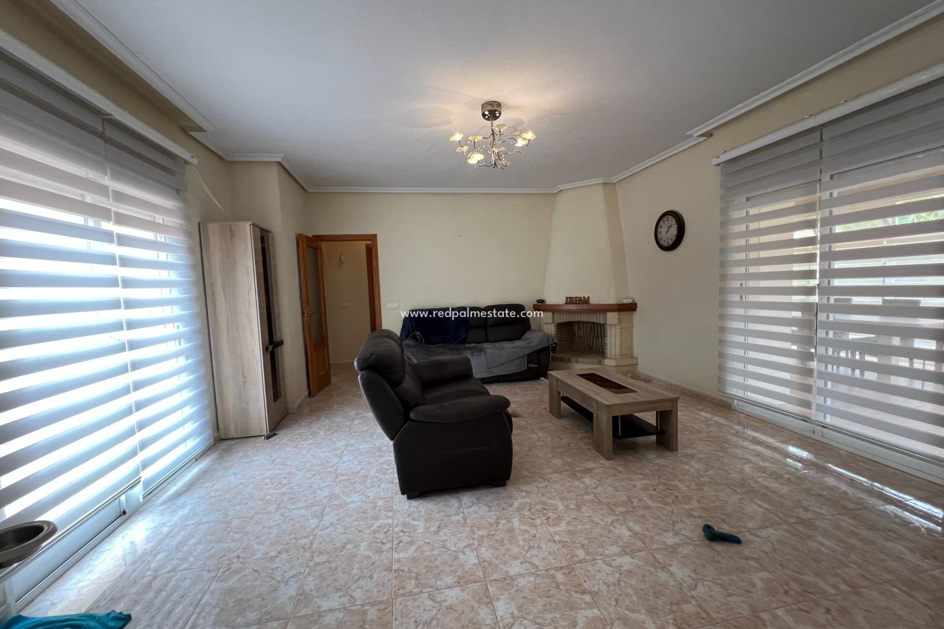 Resale - Villa -
Dolores - Cmno. Escorredor