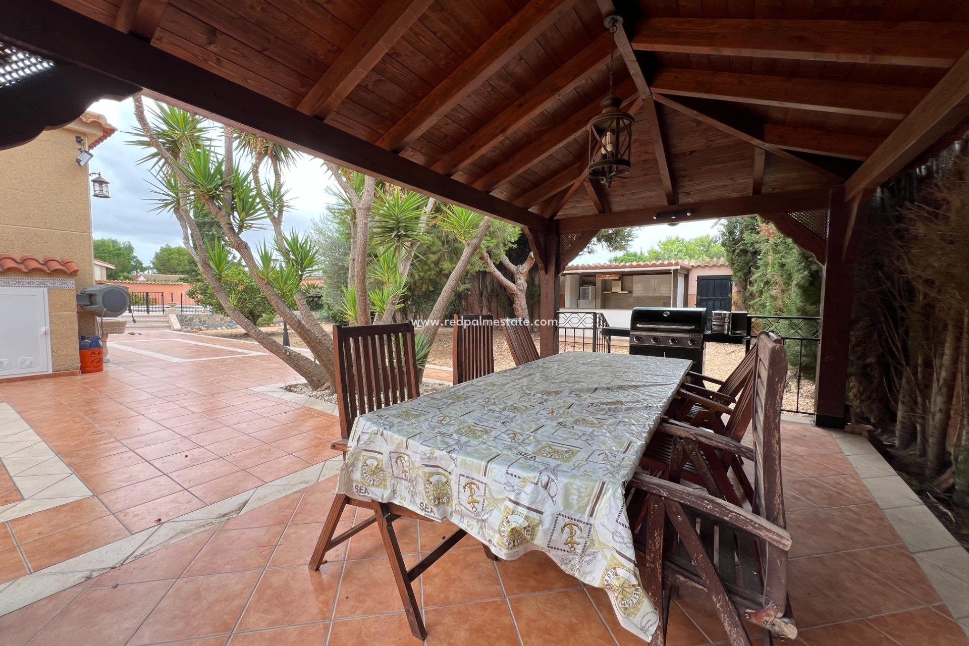 Resale - Villa -
Dolores - Cmno. Escorredor