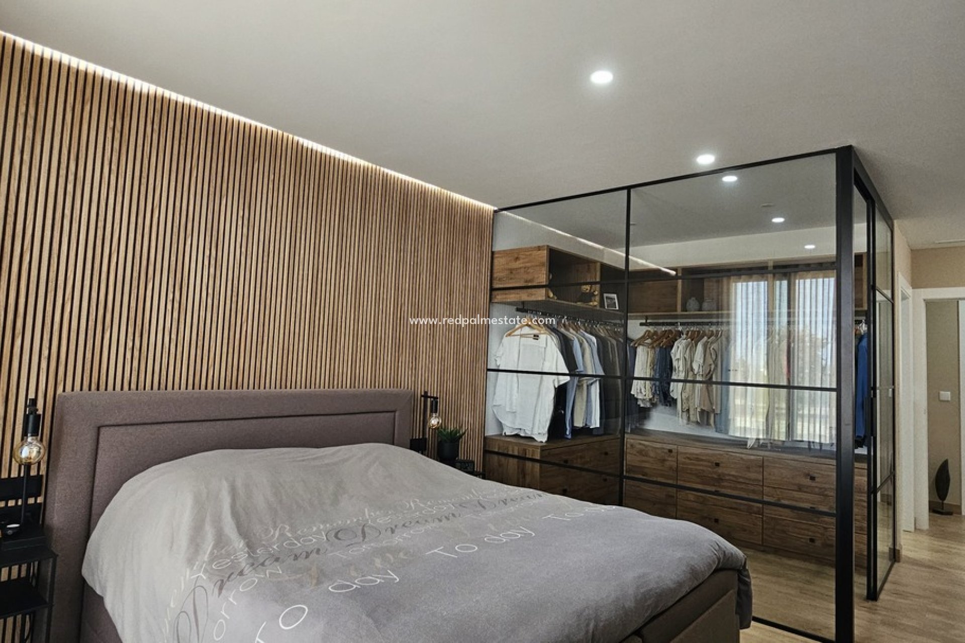 Resale - Villa -
Dolores - Sector 4