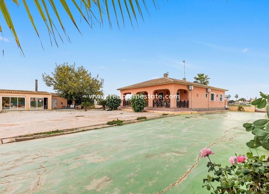 Resale - Villa -
Dolores - Vereda del pozo