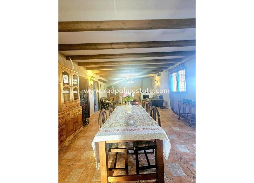 Resale - Villa -
Dolores