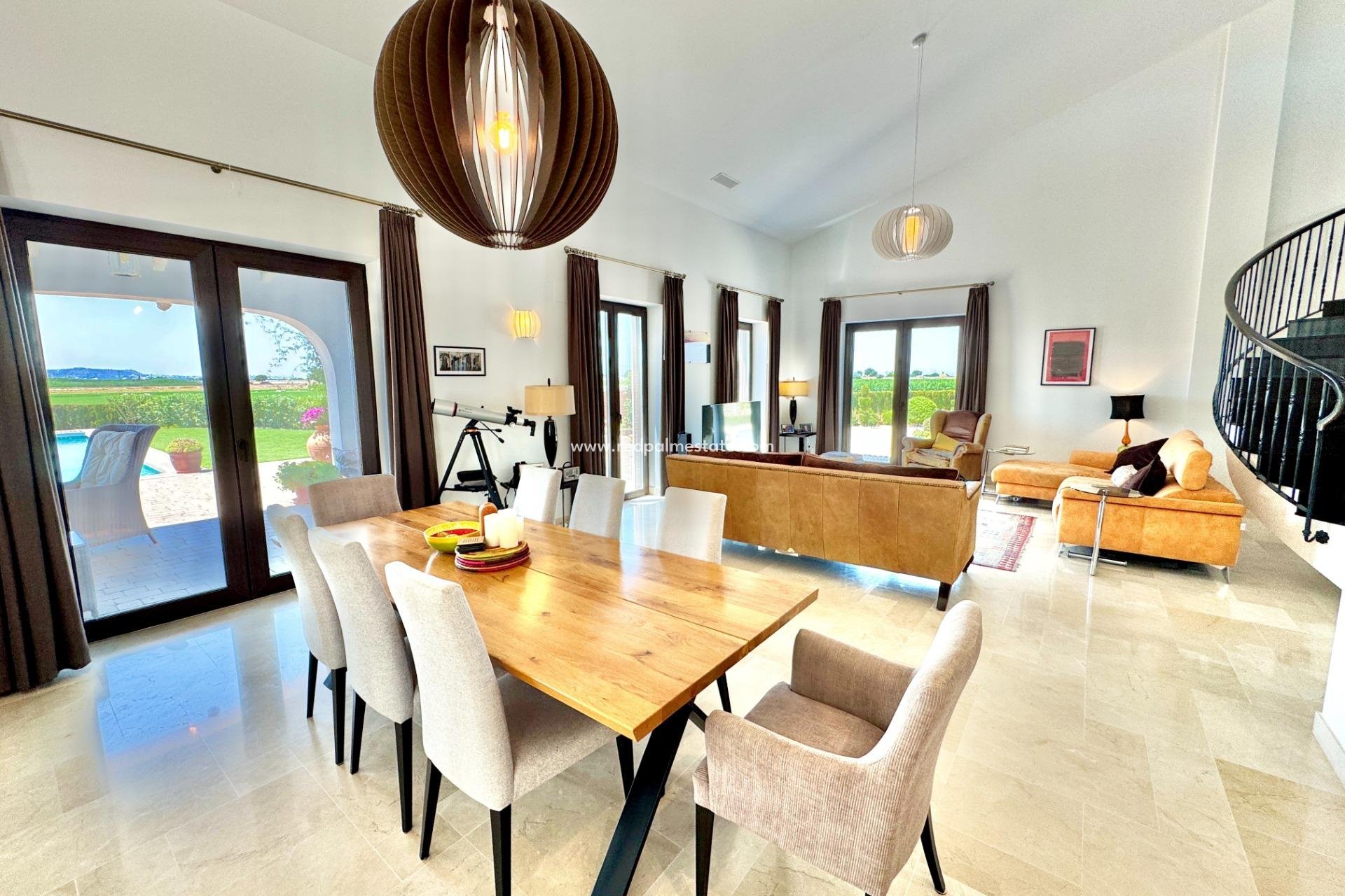 Resale - Villa -
Dolores