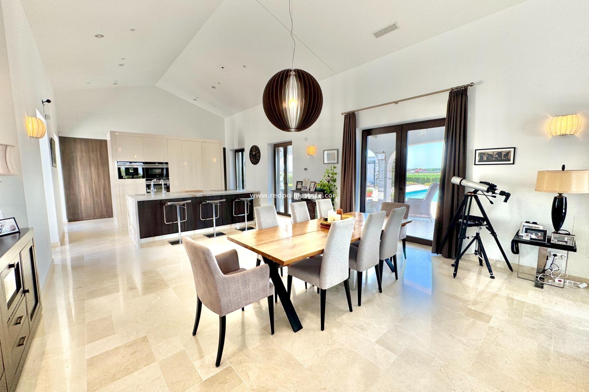 Resale - Villa -
Dolores