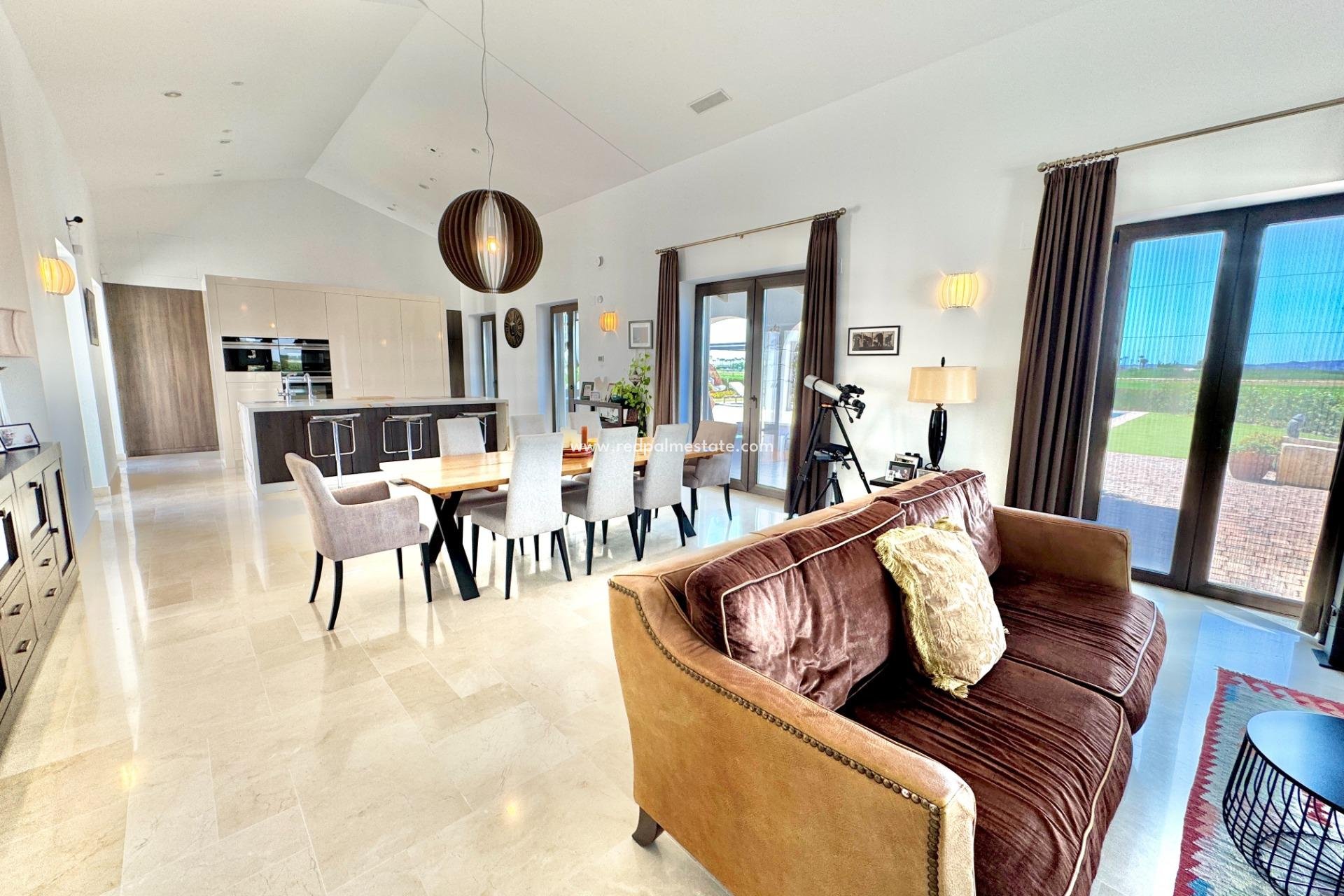 Resale - Villa -
Dolores