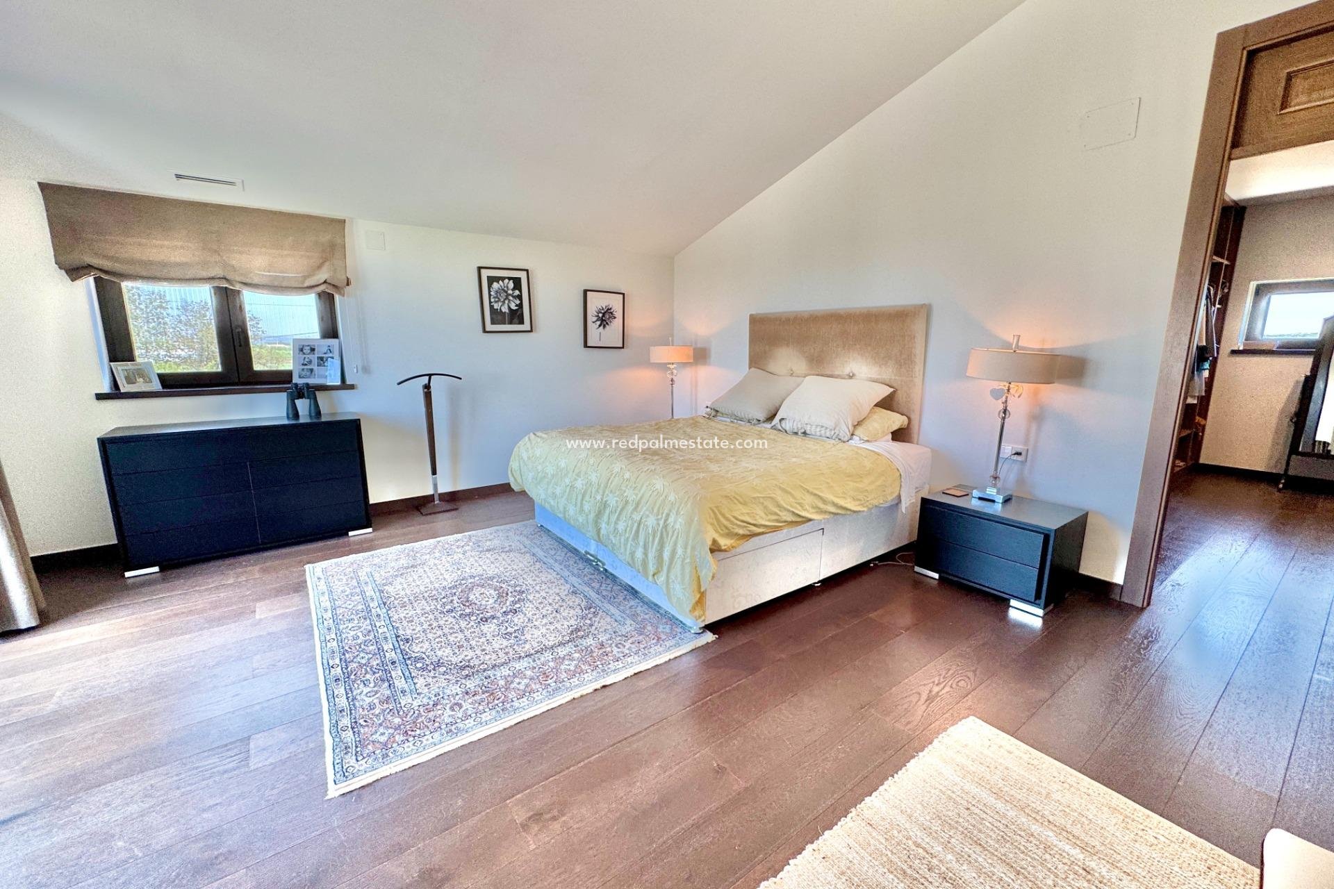 Resale - Villa -
Dolores