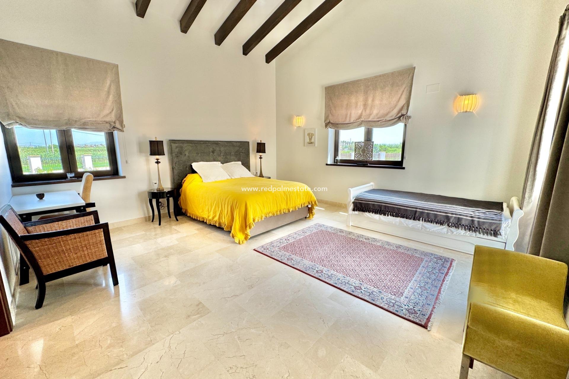 Resale - Villa -
Dolores