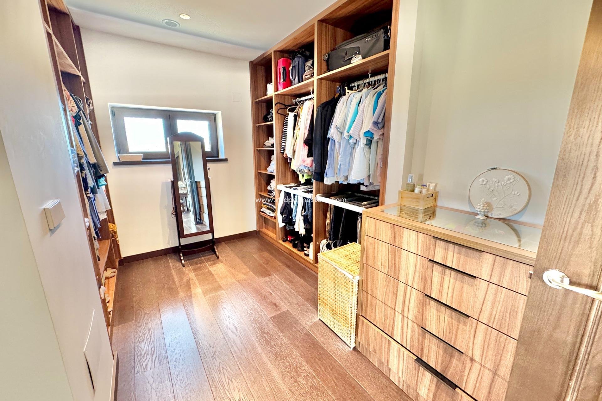 Resale - Villa -
Dolores