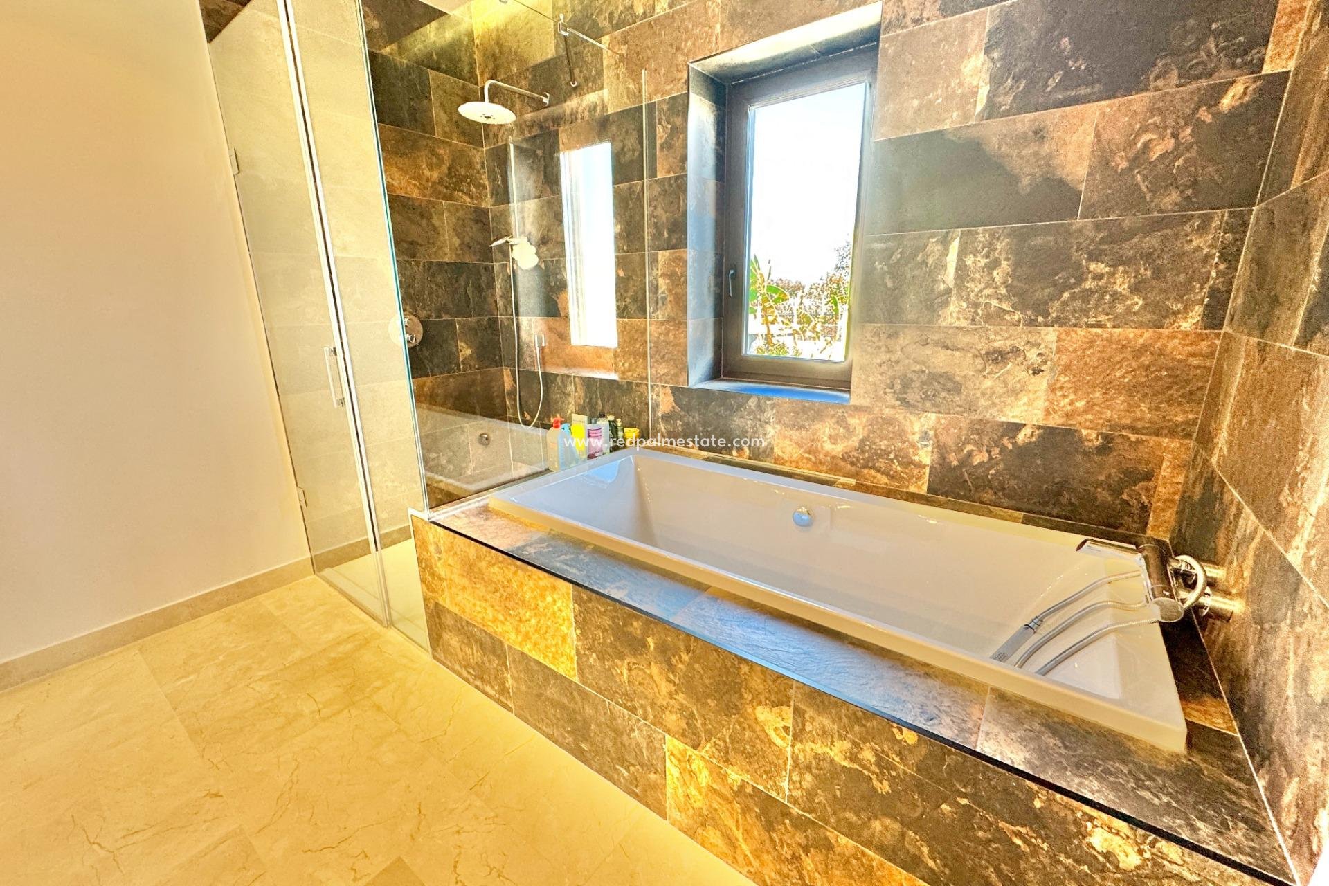 Resale - Villa -
Dolores