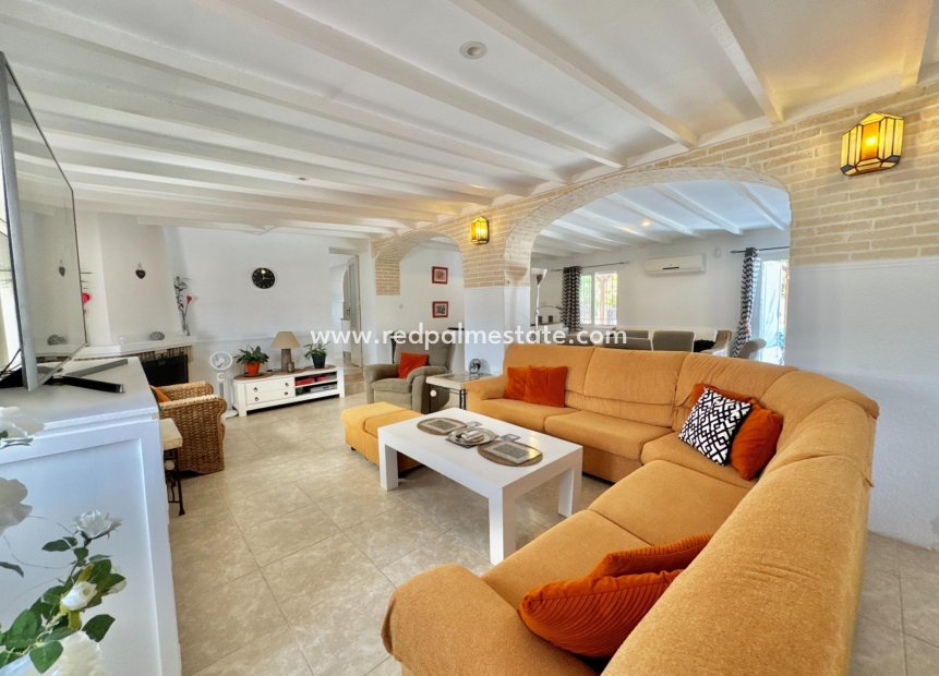 Resale - Villa -
Dolores