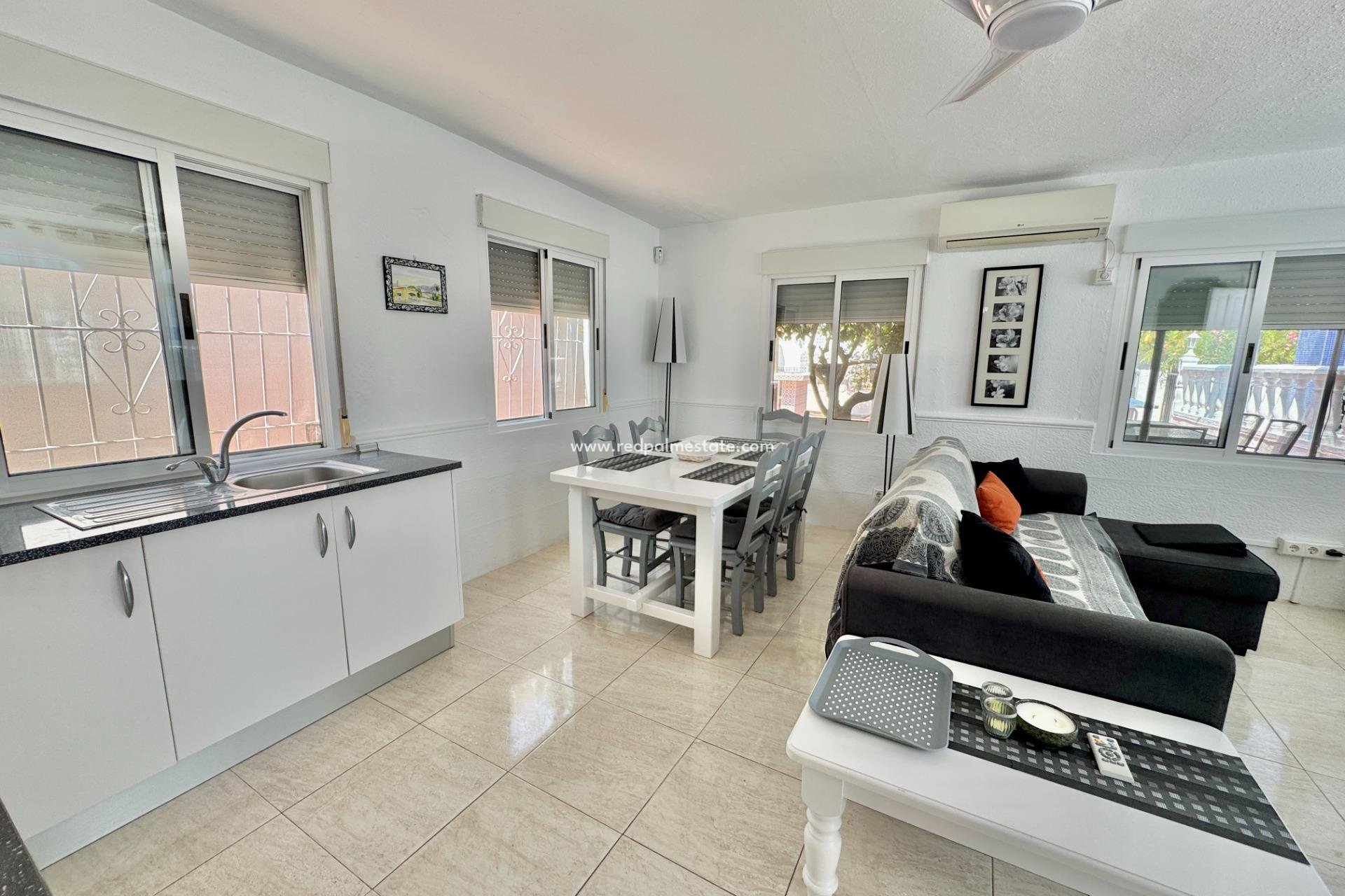 Resale - Villa -
Dolores