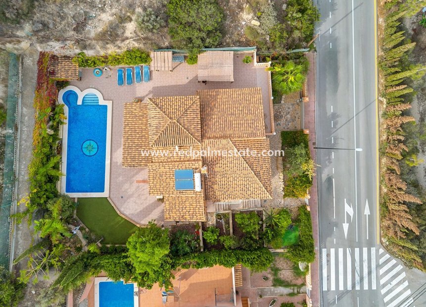 Resale - Villa -
El Campello - Costa Blanca