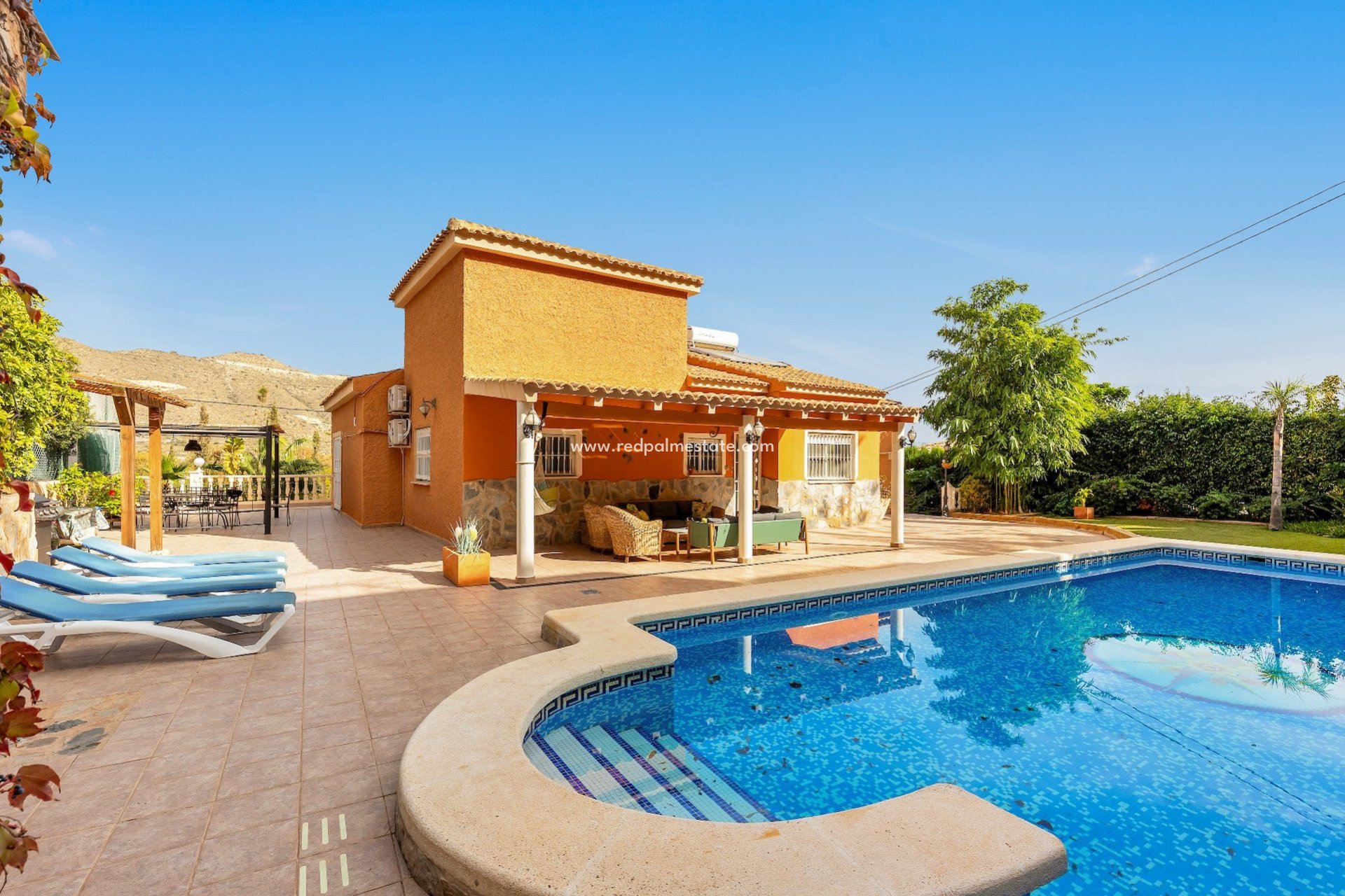 Resale - Villa -
El Campello - Costa Blanca