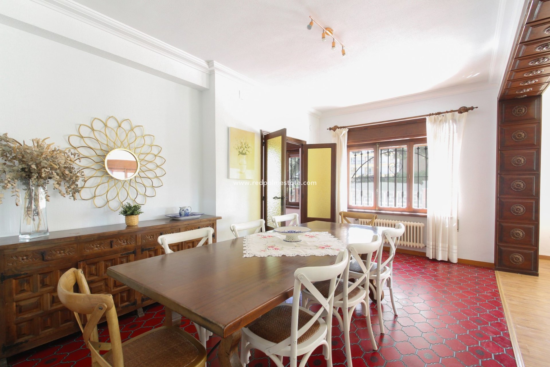 Resale - Villa -
El Campello