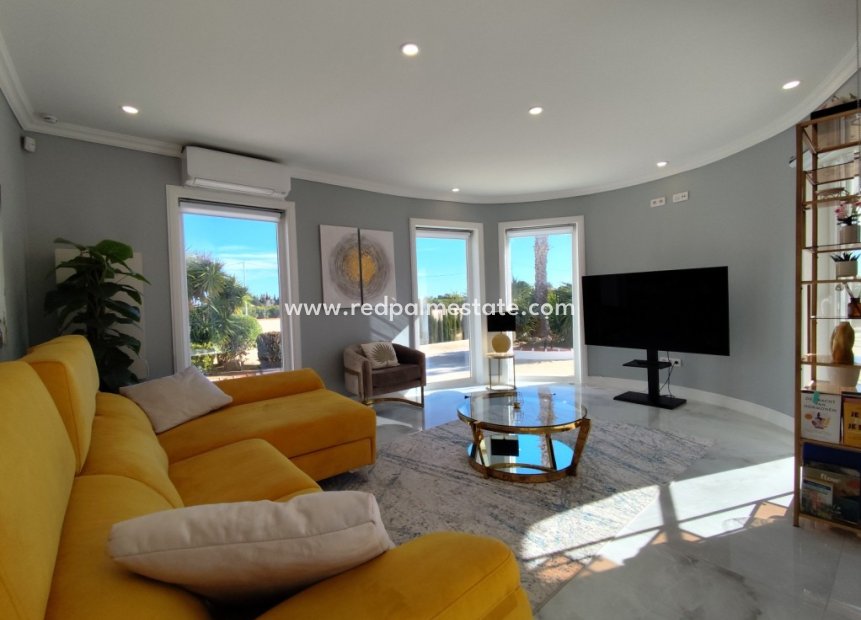 Resale - Villa -
El Mudamiento