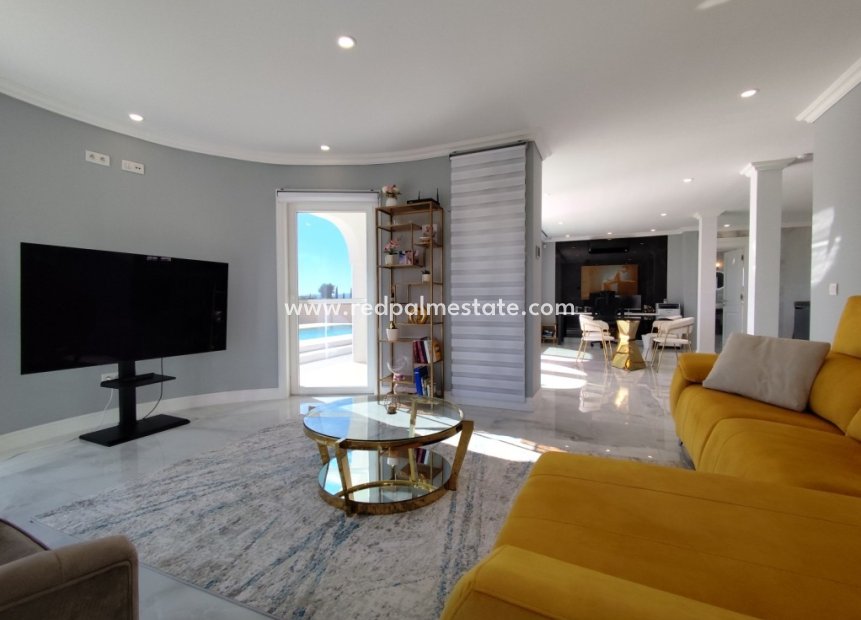 Resale - Villa -
El Mudamiento