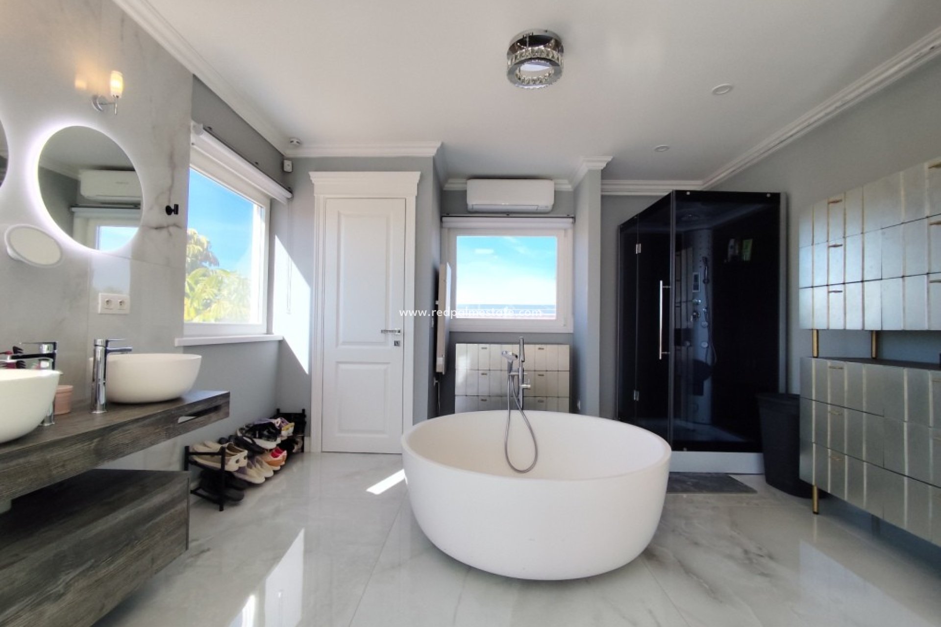 Resale - Villa -
El Mudamiento