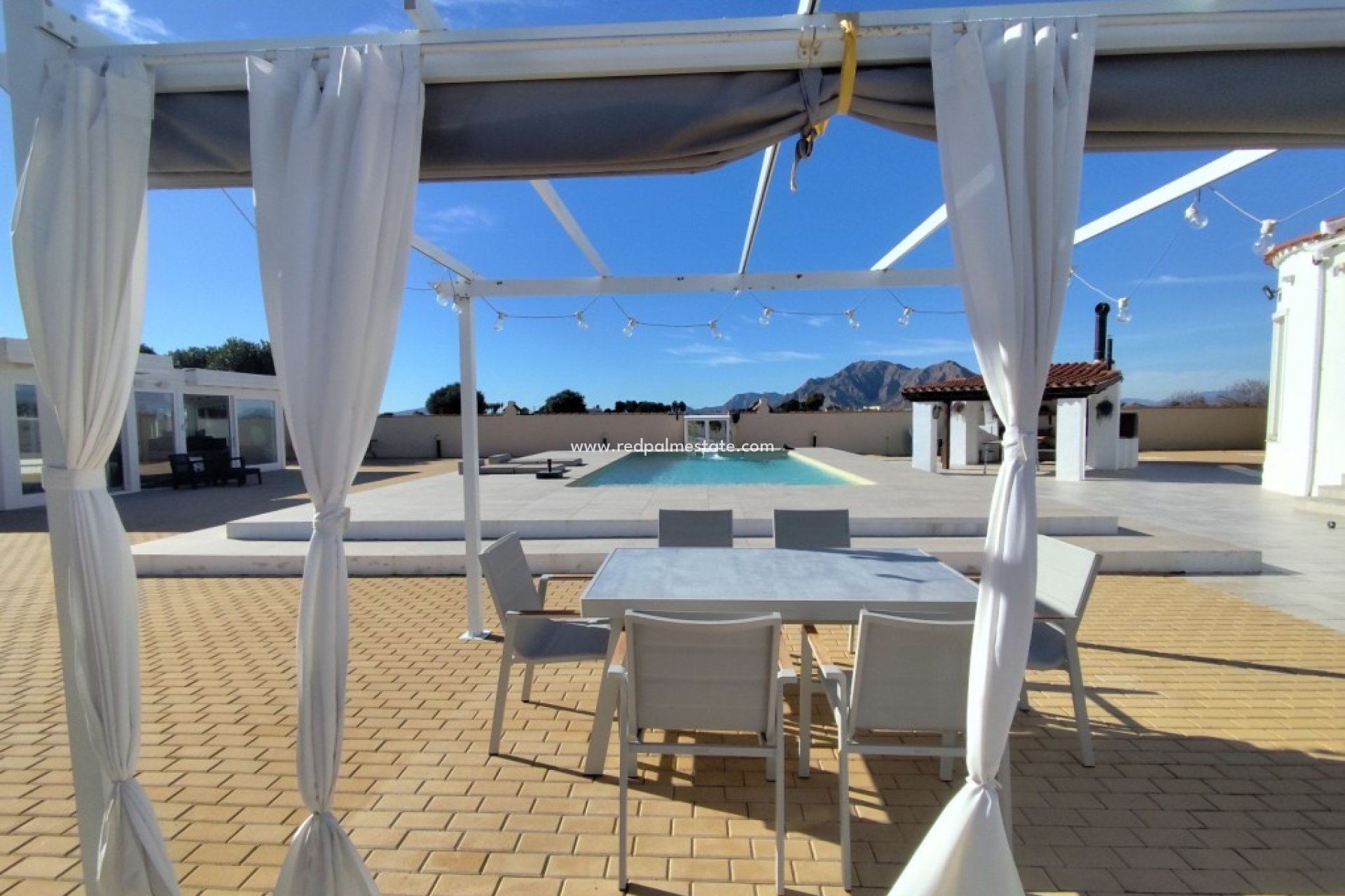 Resale - Villa -
El Mudamiento