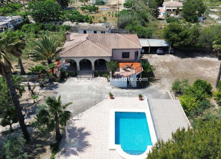 Resale - Villa -
El Rebolledo