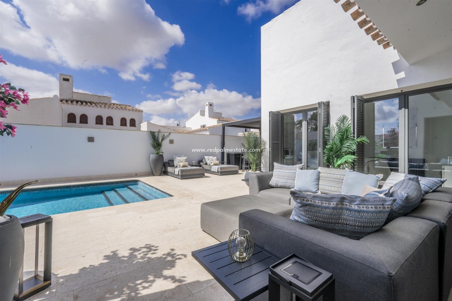 Resale - Villa -
El Valle Golf Resort - Inland