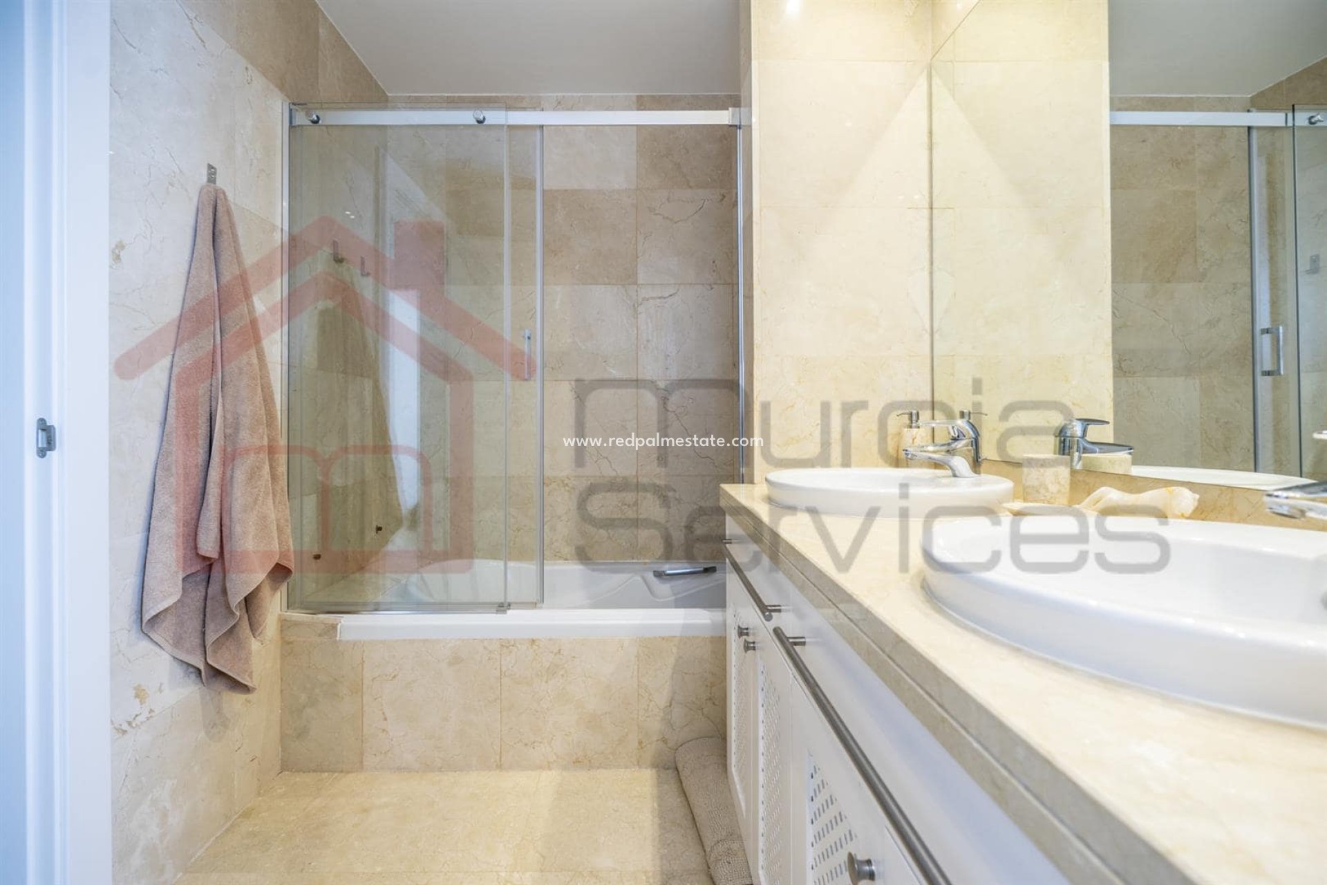 Resale - Villa -
El Valle Golf Resort - Inland