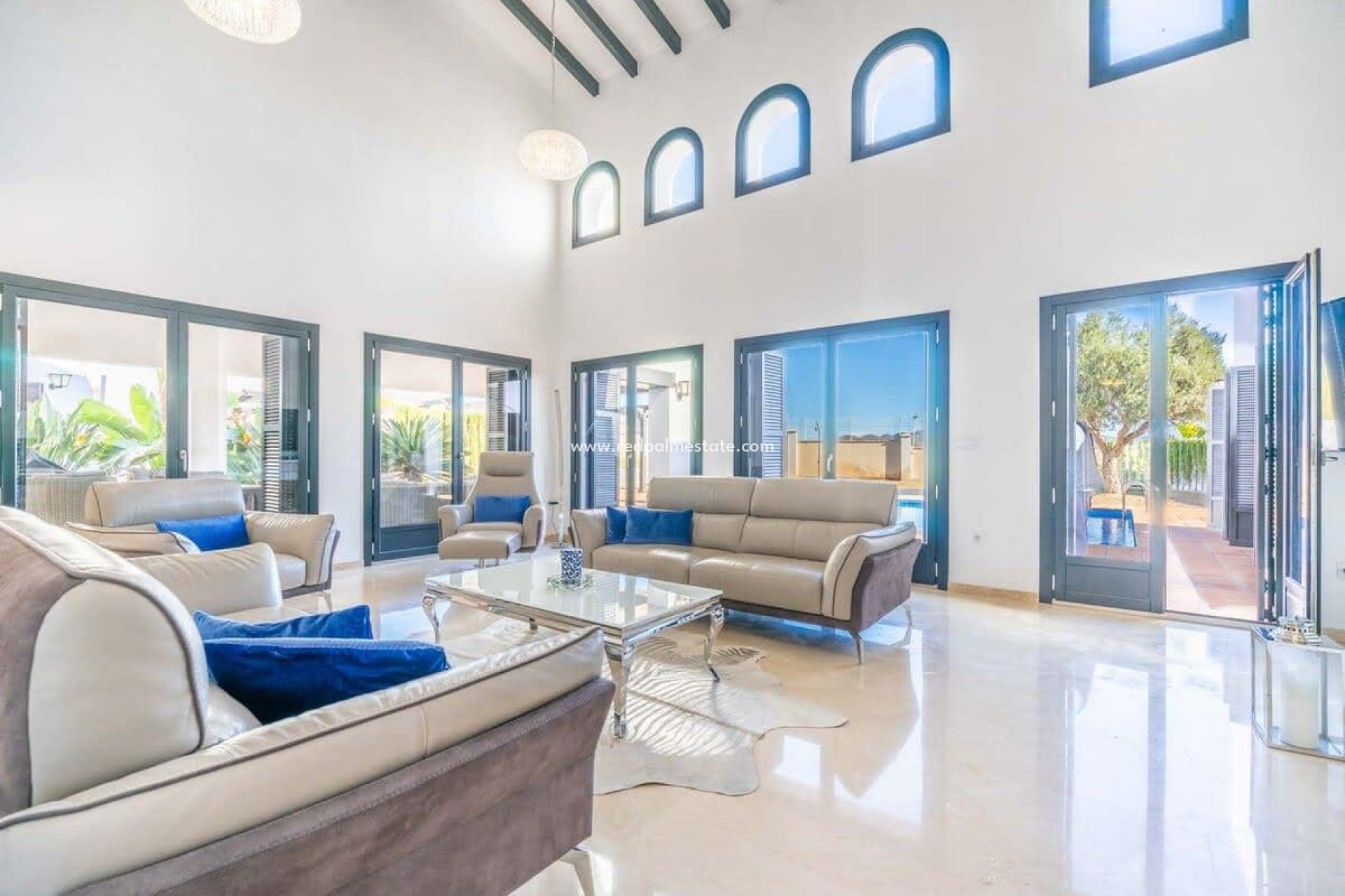 Resale - Villa -
El Valle Golf Resort - Inland