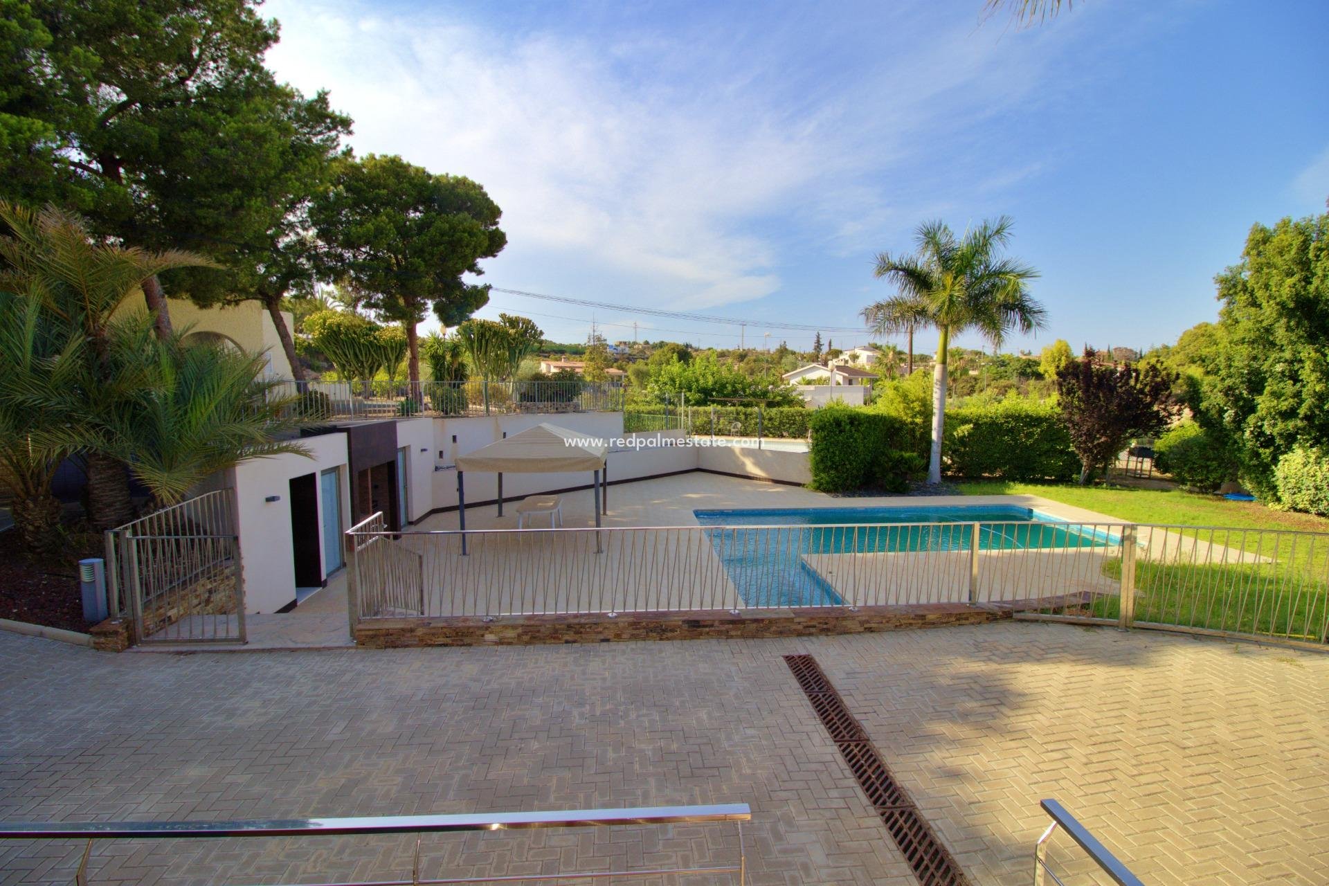 Resale - Villa -
Elche - Peña las Águilas