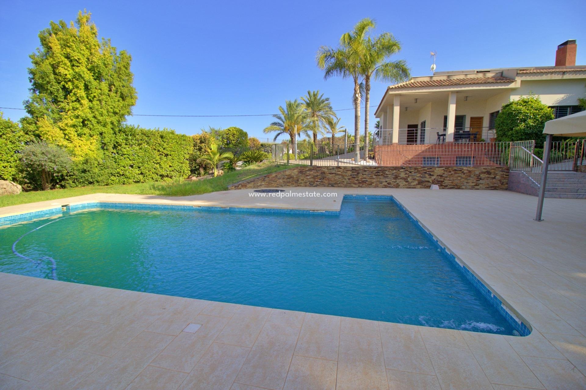 Resale - Villa -
Elche - Peña las Águilas