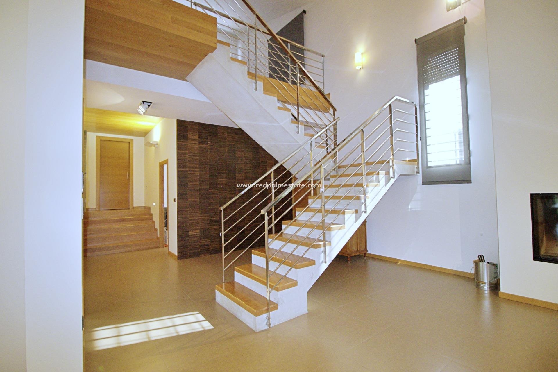 Resale - Villa -
Elche - Peña las Águilas