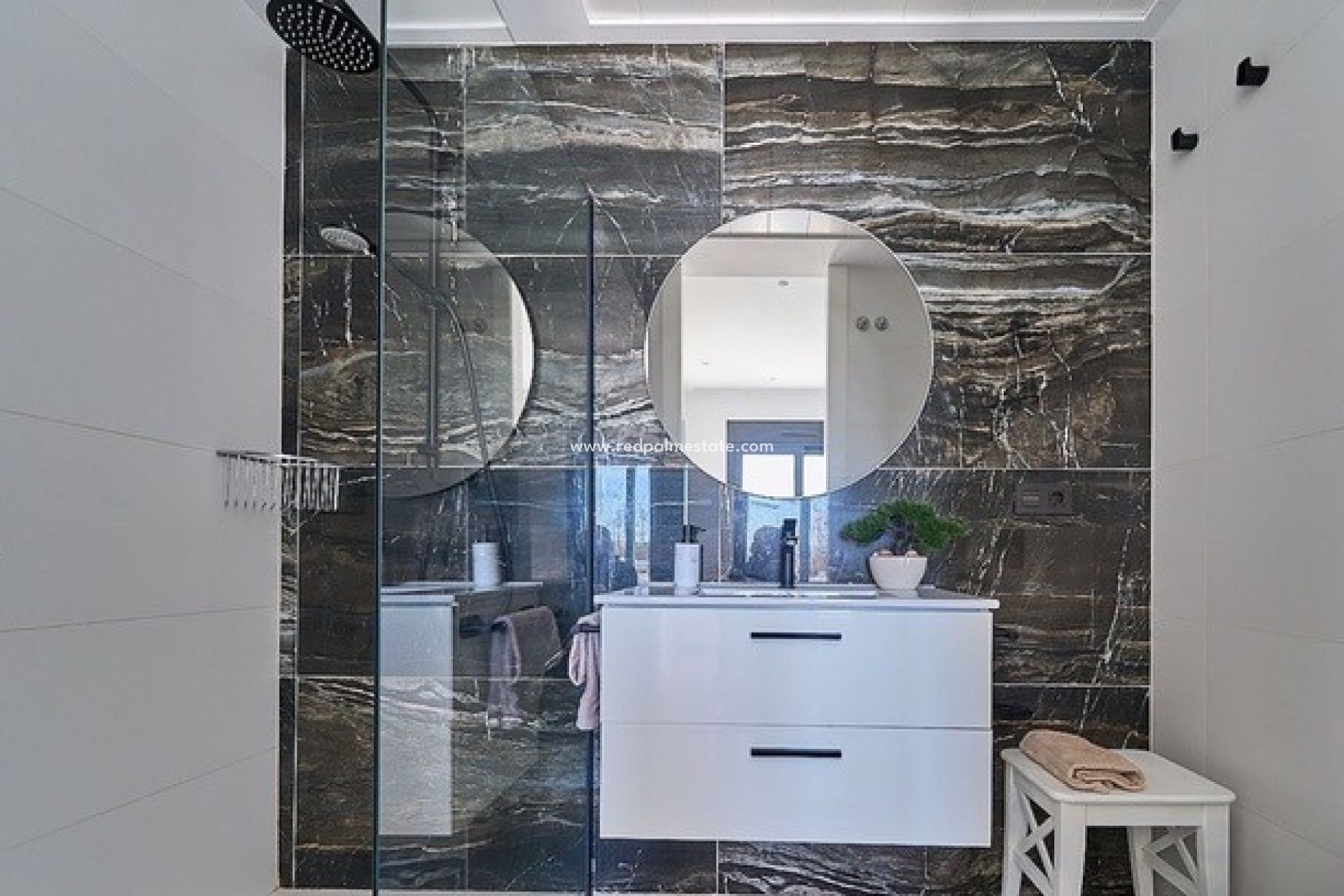 Resale - Villa -
Finestrat