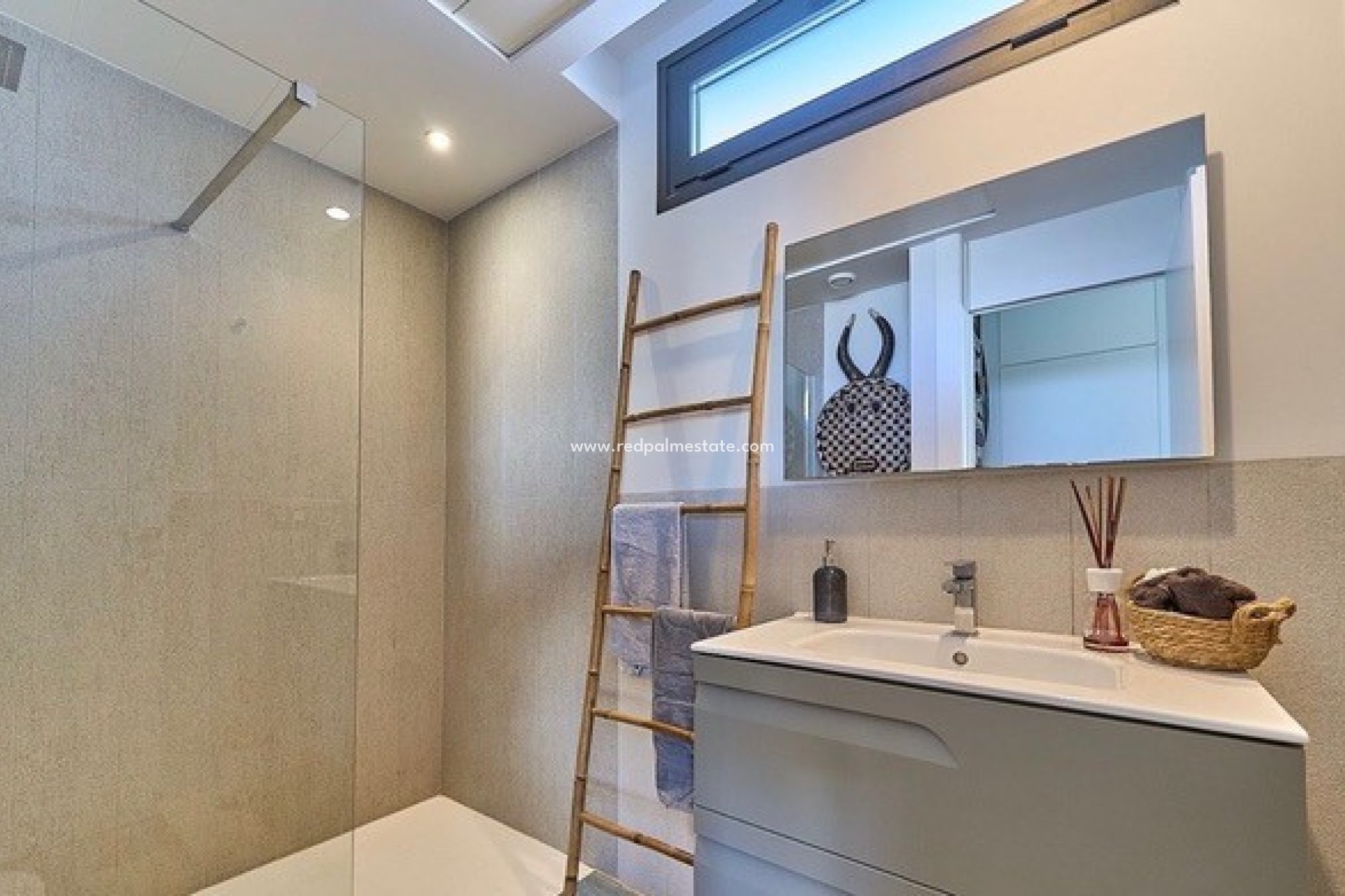 Resale - Villa -
Finestrat