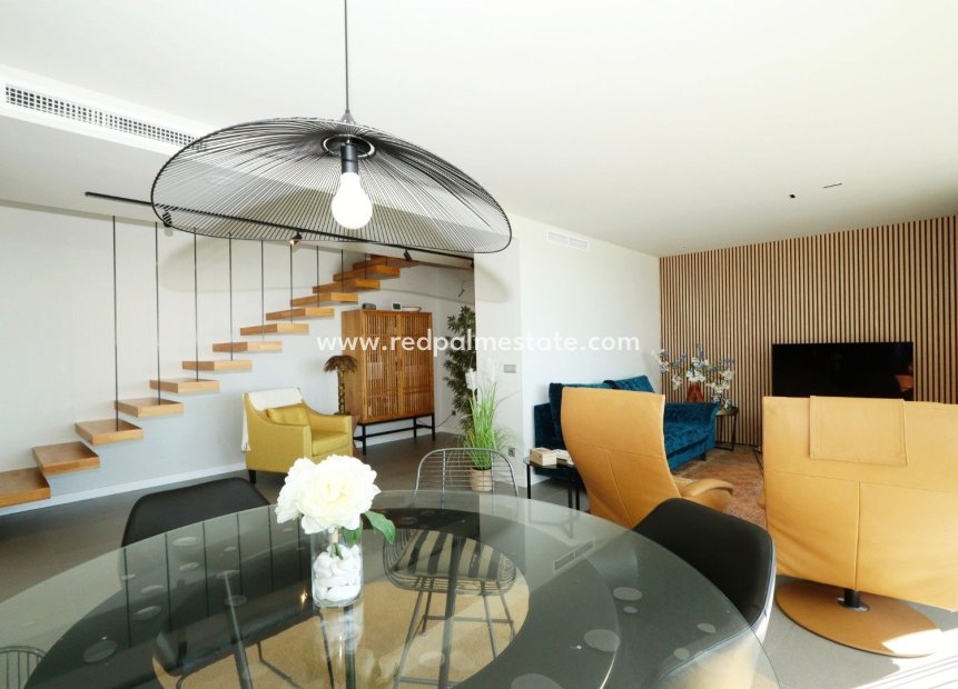 Resale - Villa -
Finestrat