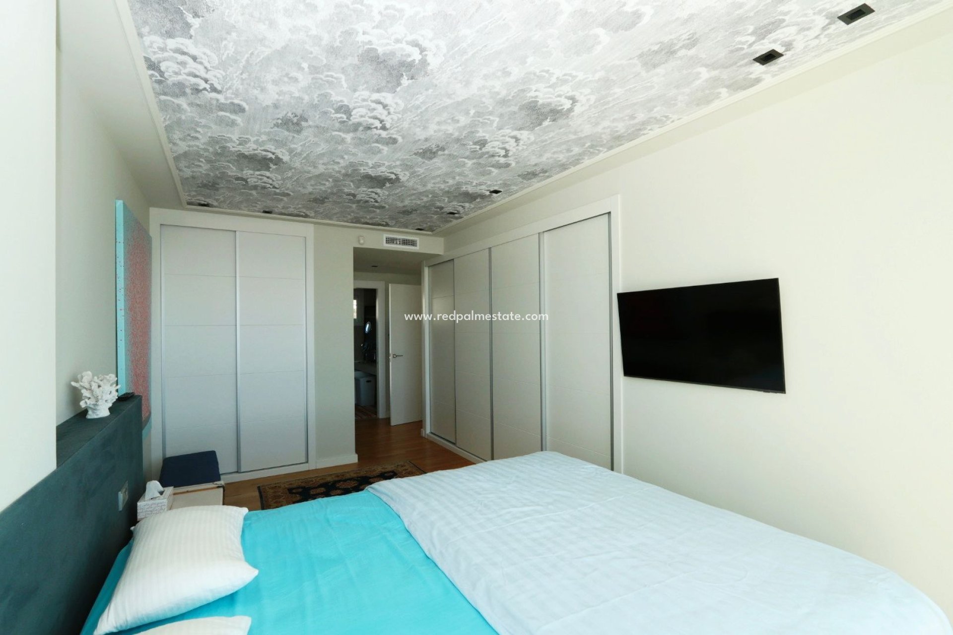 Resale - Villa -
Finestrat