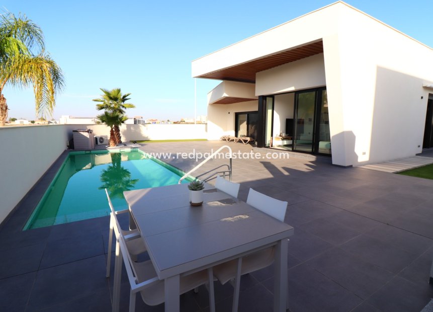 Resale - Villa -
Formentera del Segura