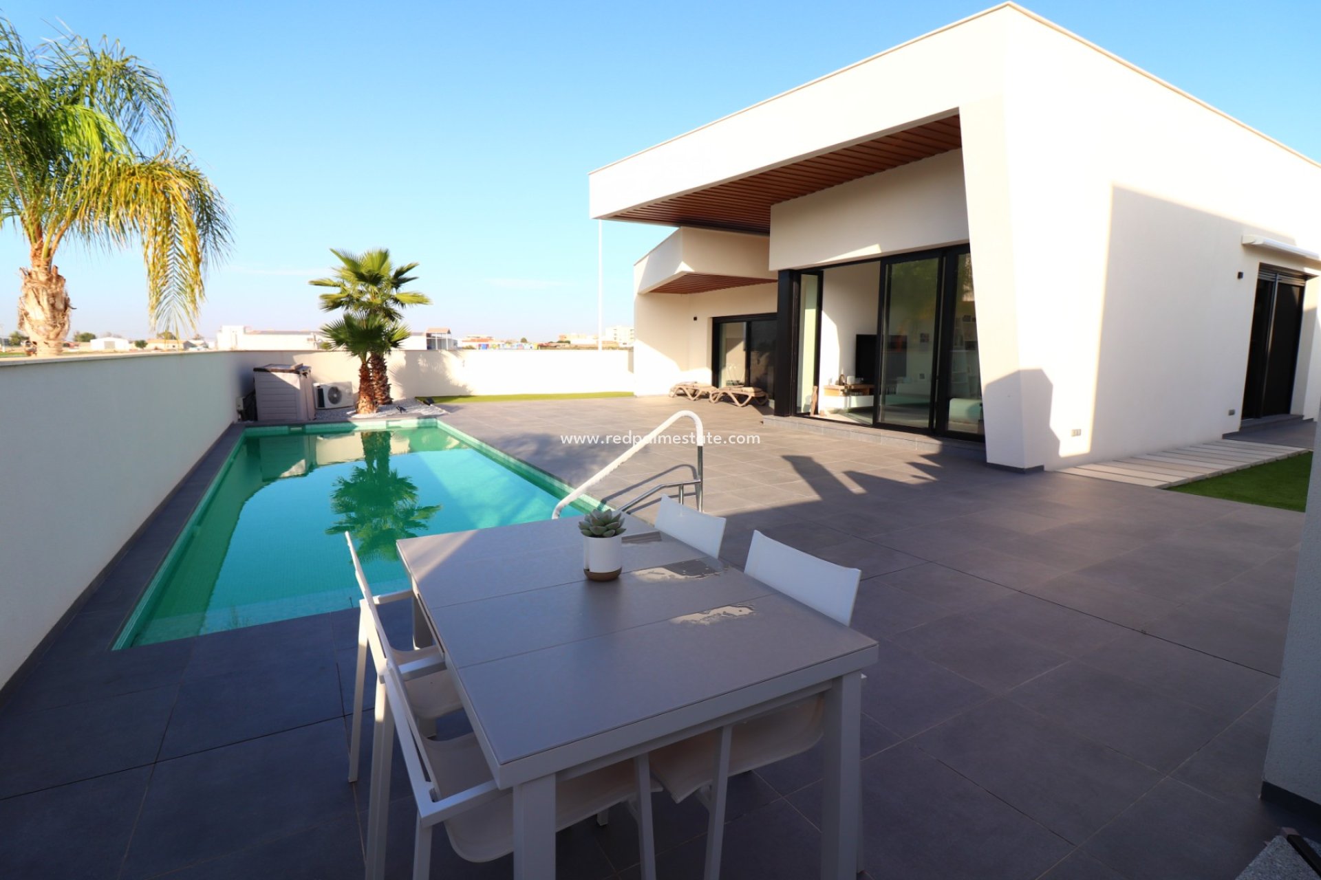 Resale - Villa -
Formentera del Segura