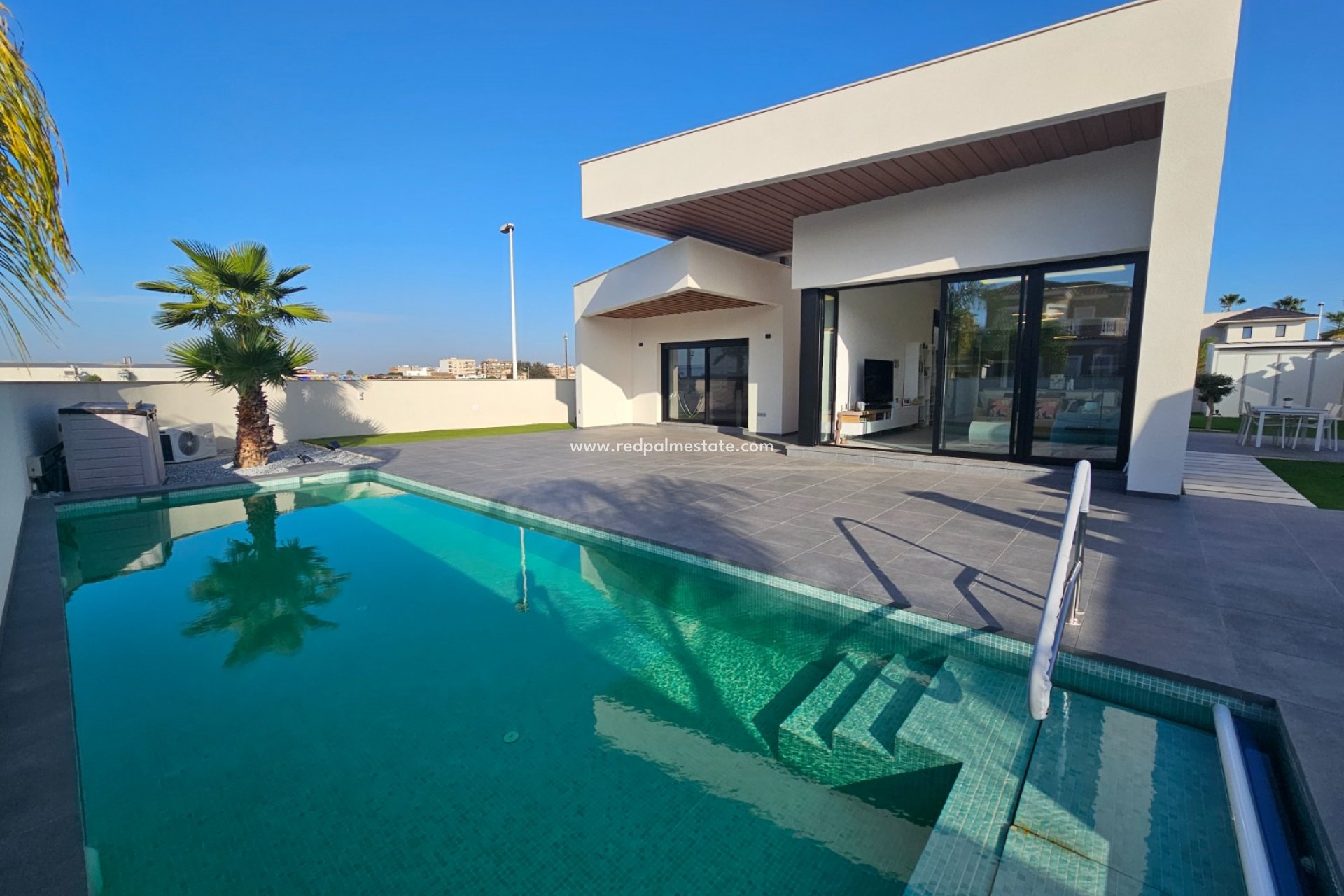 Resale - Villa -
Formentera del Segura