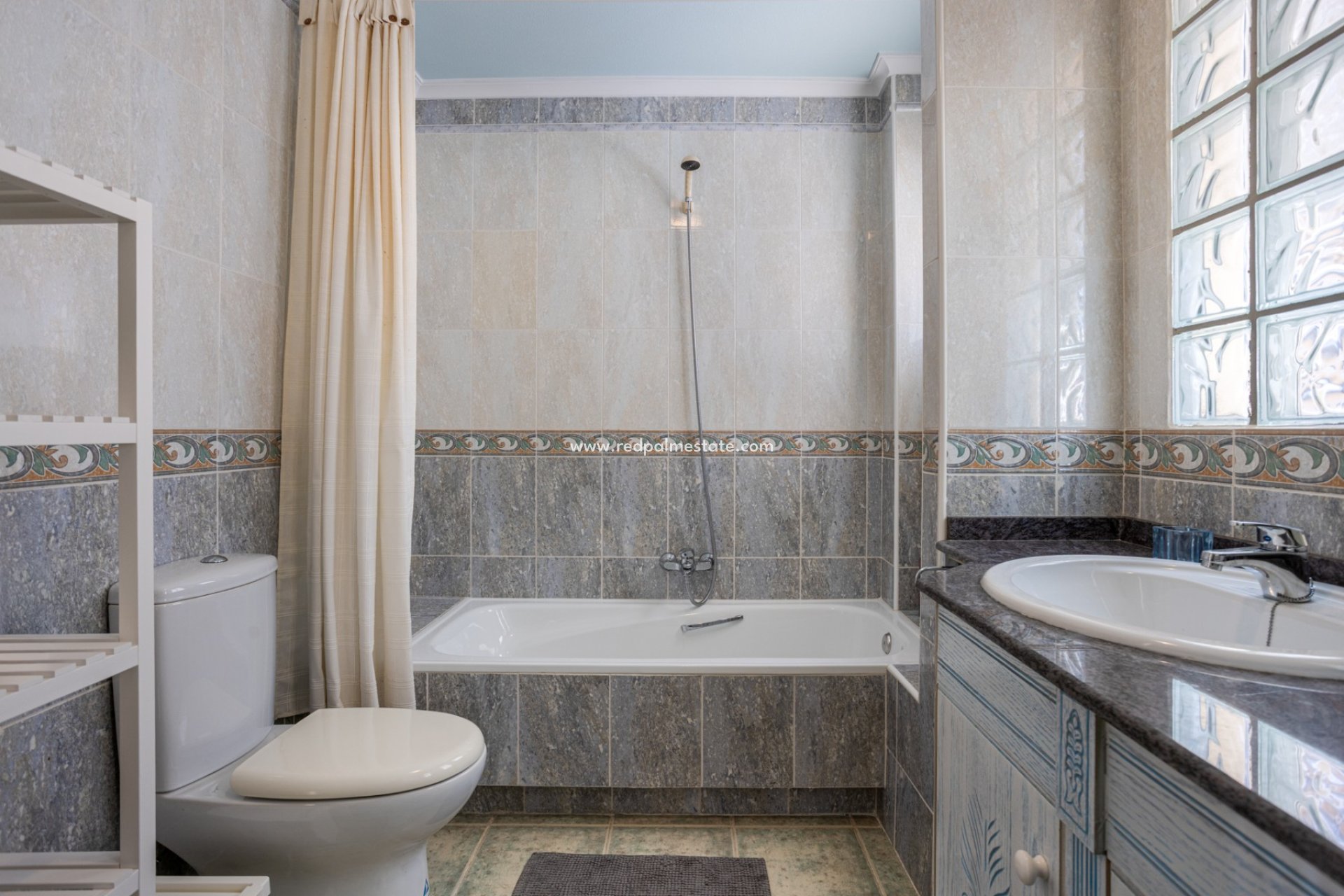 Resale - Villa -
Guardamar del Segura - Guardamar