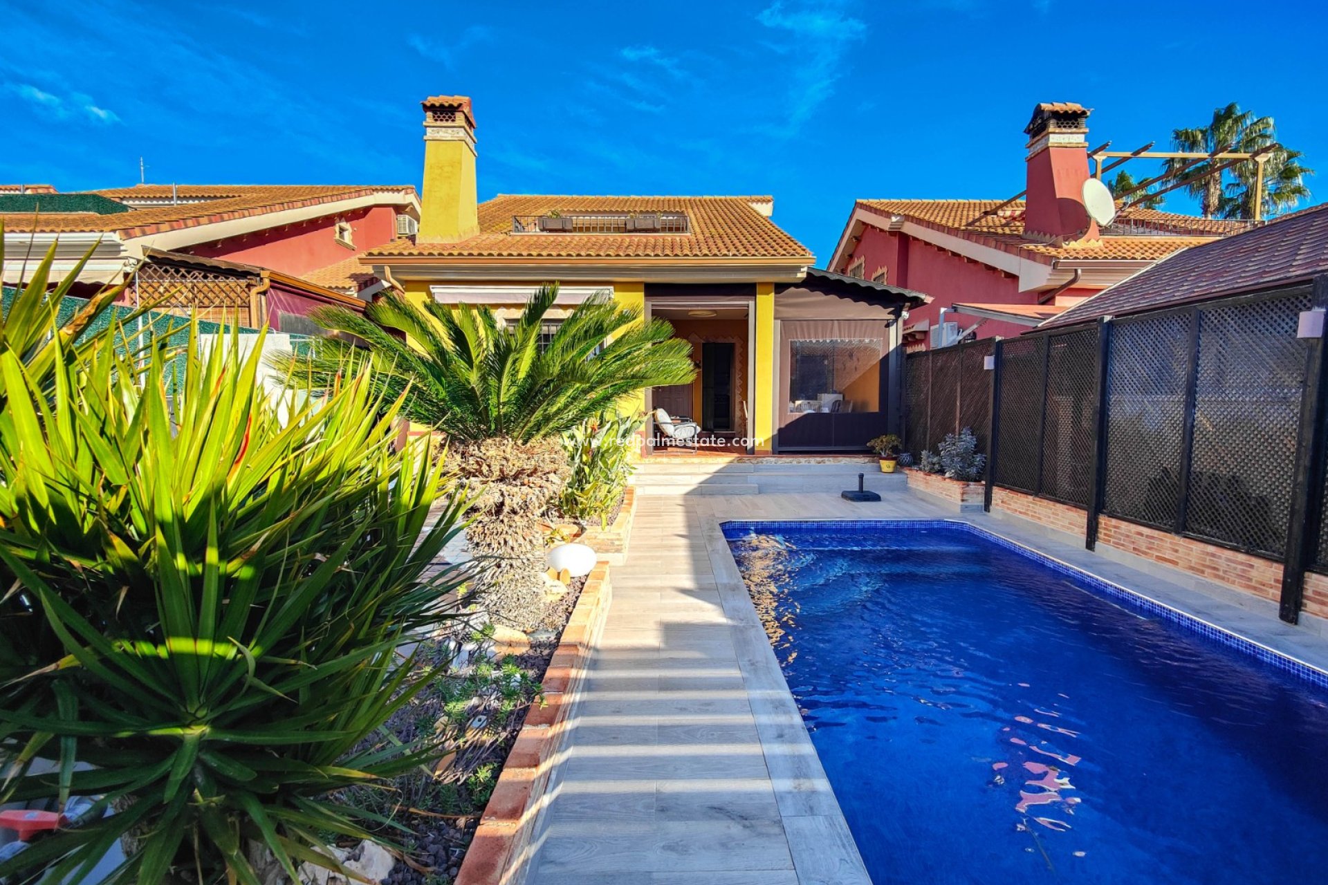 Resale - Villa -
Guardamar del Segura - Guardamar