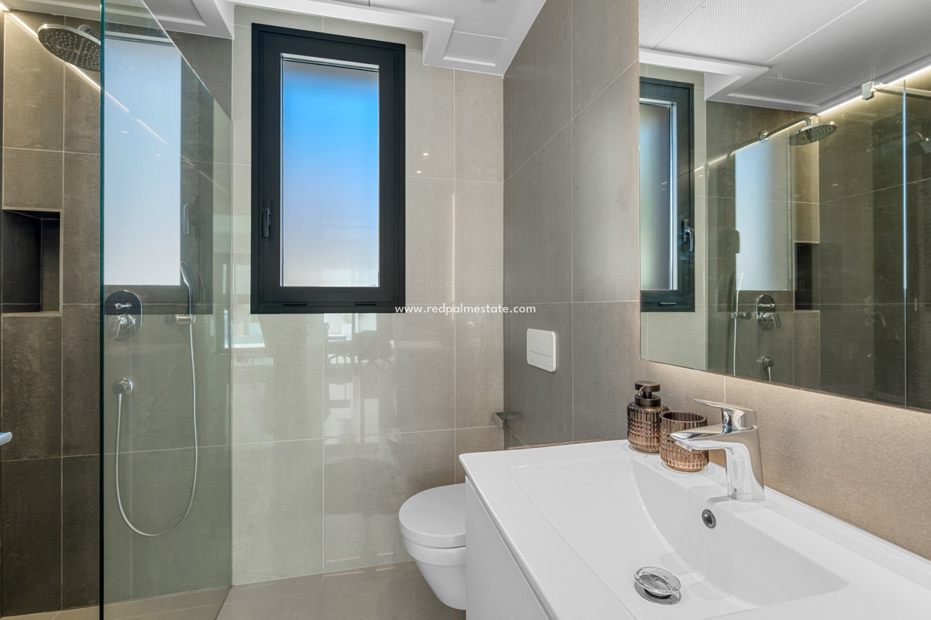 Resale - Villa -
Guardamar del Segura - Guardamar