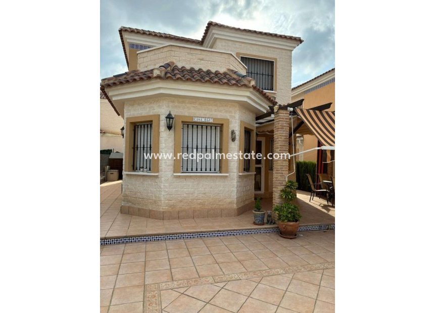 Resale - Villa -
Guardamar del Segura - raso