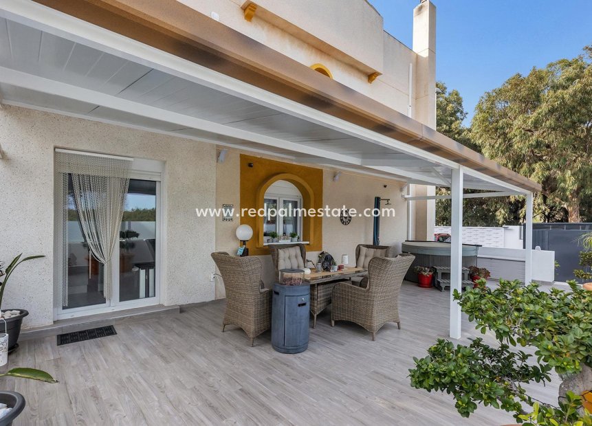 Resale - Villa -
Guardamar del Segura - Urbanizaciones