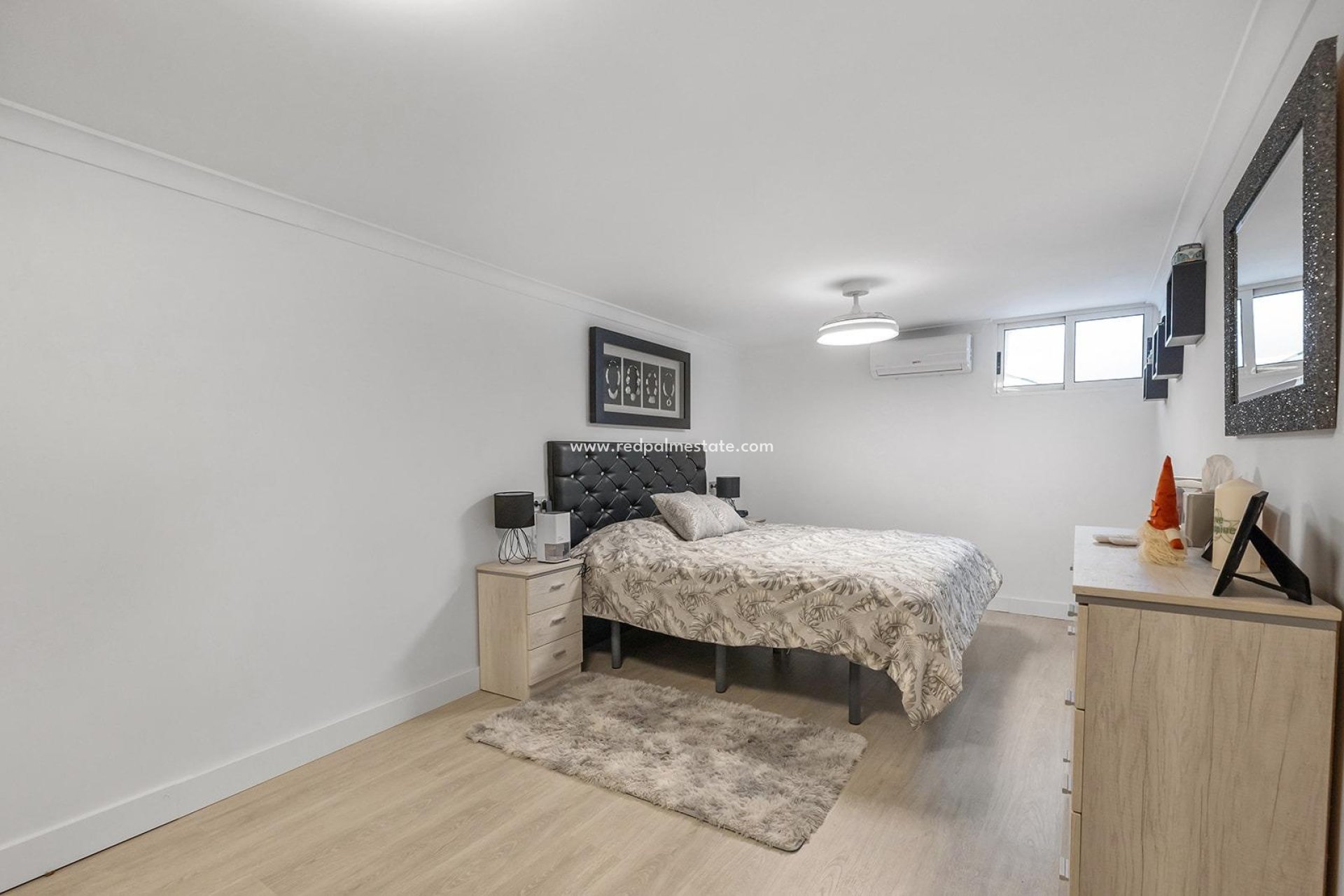 Resale - Villa -
Guardamar del Segura - Urbanizaciones