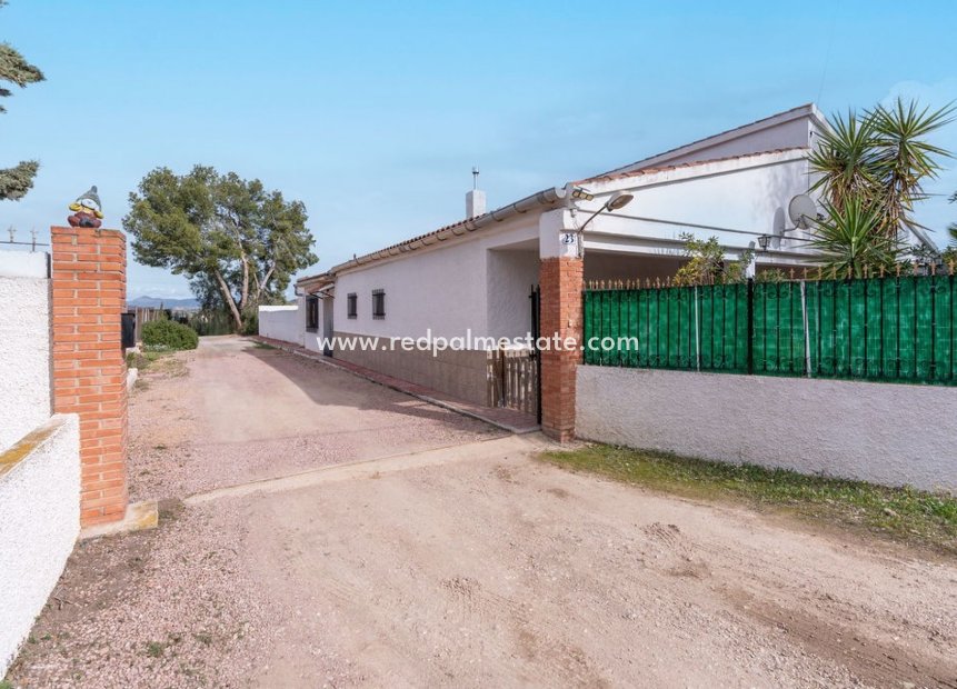 Resale - Villa -
Hondón de las Nieves - Inland