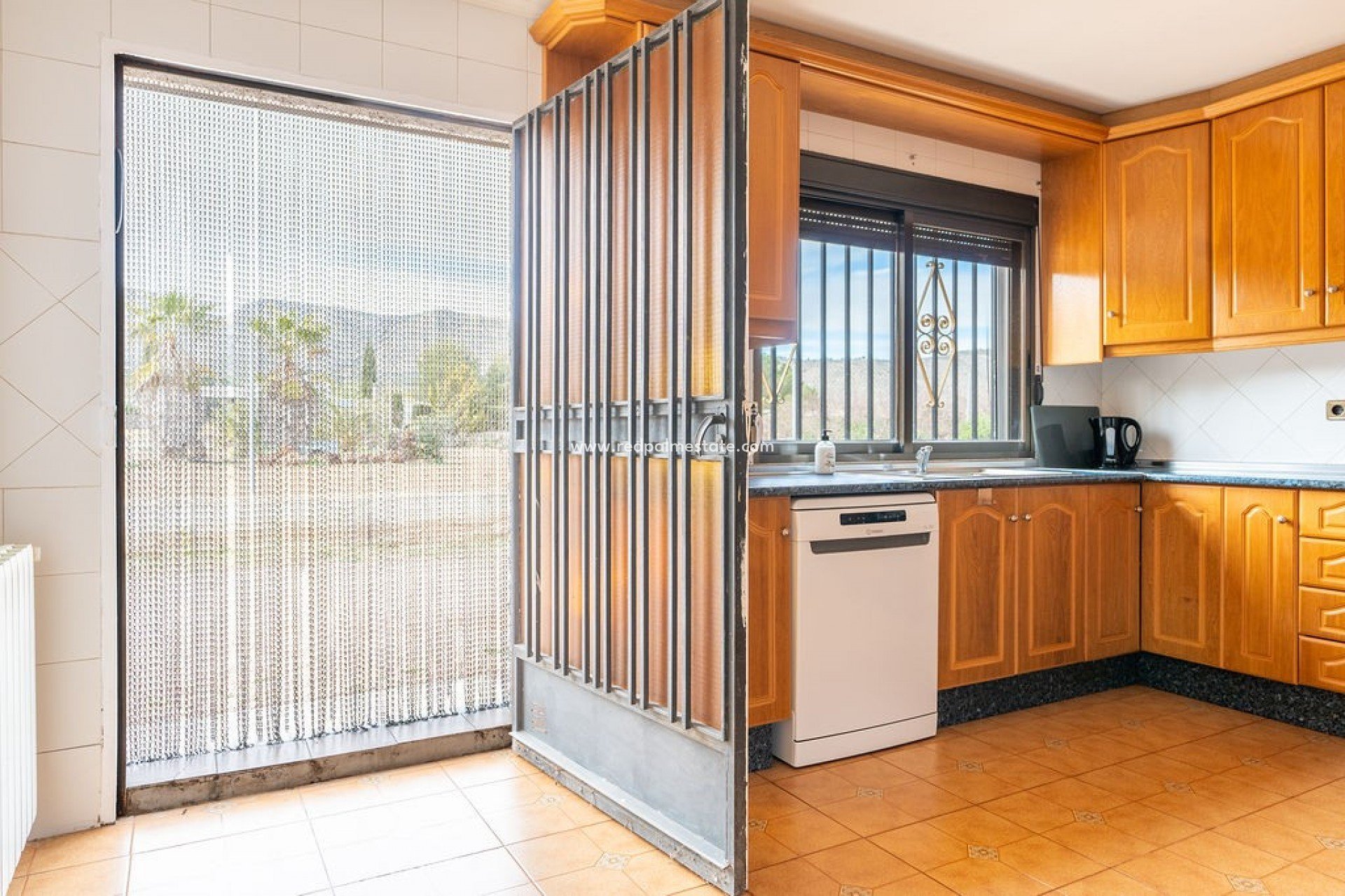 Resale - Villa -
Hondón de las Nieves - Inland