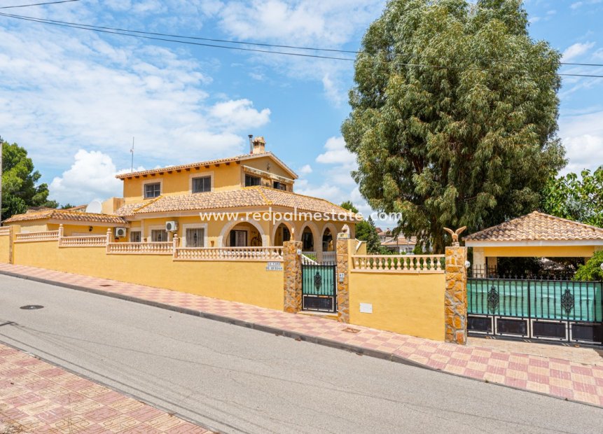 Resale - Villa -
Jacarilla - Inland