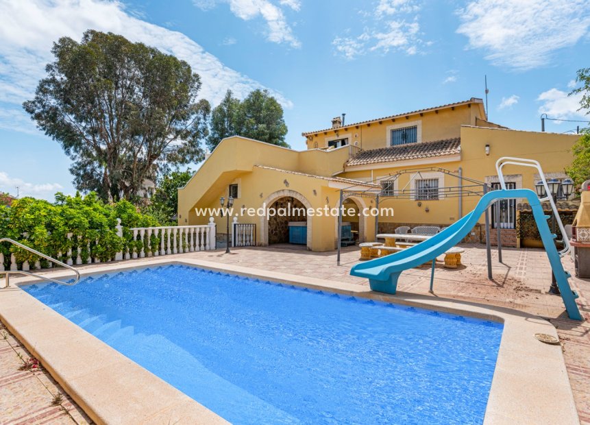 Resale - Villa -
Jacarilla - Inland