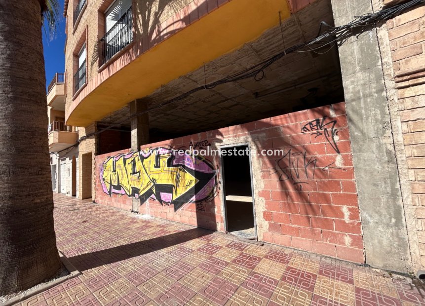 Resale - Villa -
Jacarilla - Inland