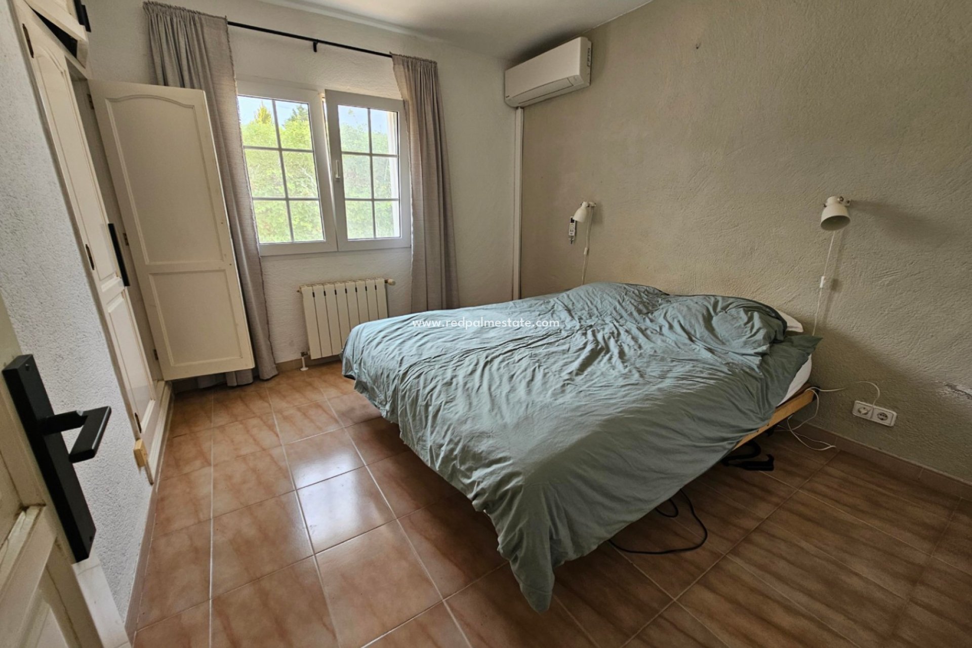 Resale - Villa -
Jávea