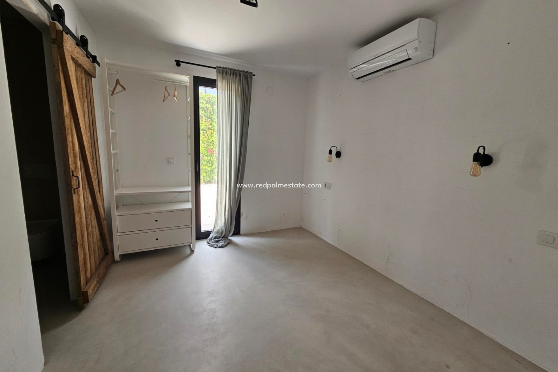 Resale - Villa -
Jávea